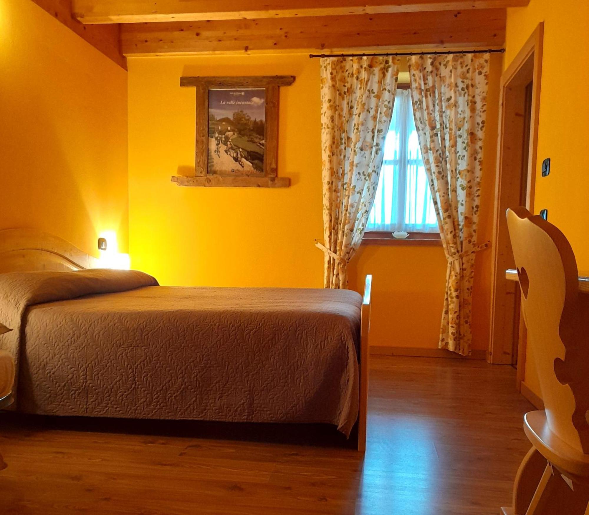 B&B Chalet Dolomiti Sant'Orsola ภายนอก รูปภาพ